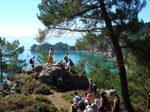 sejour de vacances pour enfants au Cap de la Chevre en Bretagne dans le Finistère superbe balade sur le sentier côtier