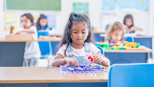 Visuel sur le coding pour atelier scientifique pour enfant sur le thème du coding sans écrans